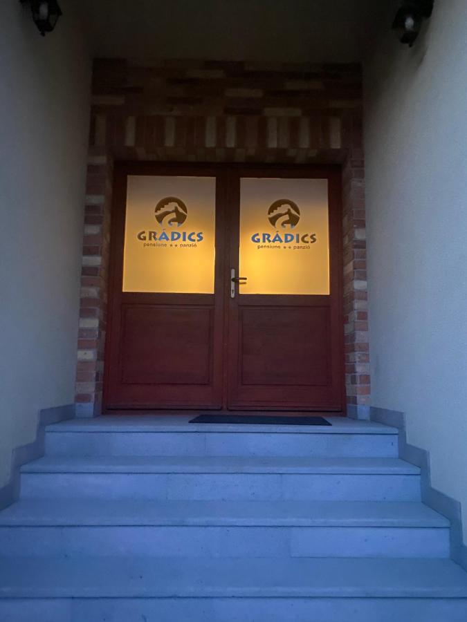 Hotel Grádics Panzió Siculeni Exterior foto